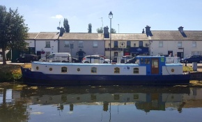 Roisin Dubh Houseboat